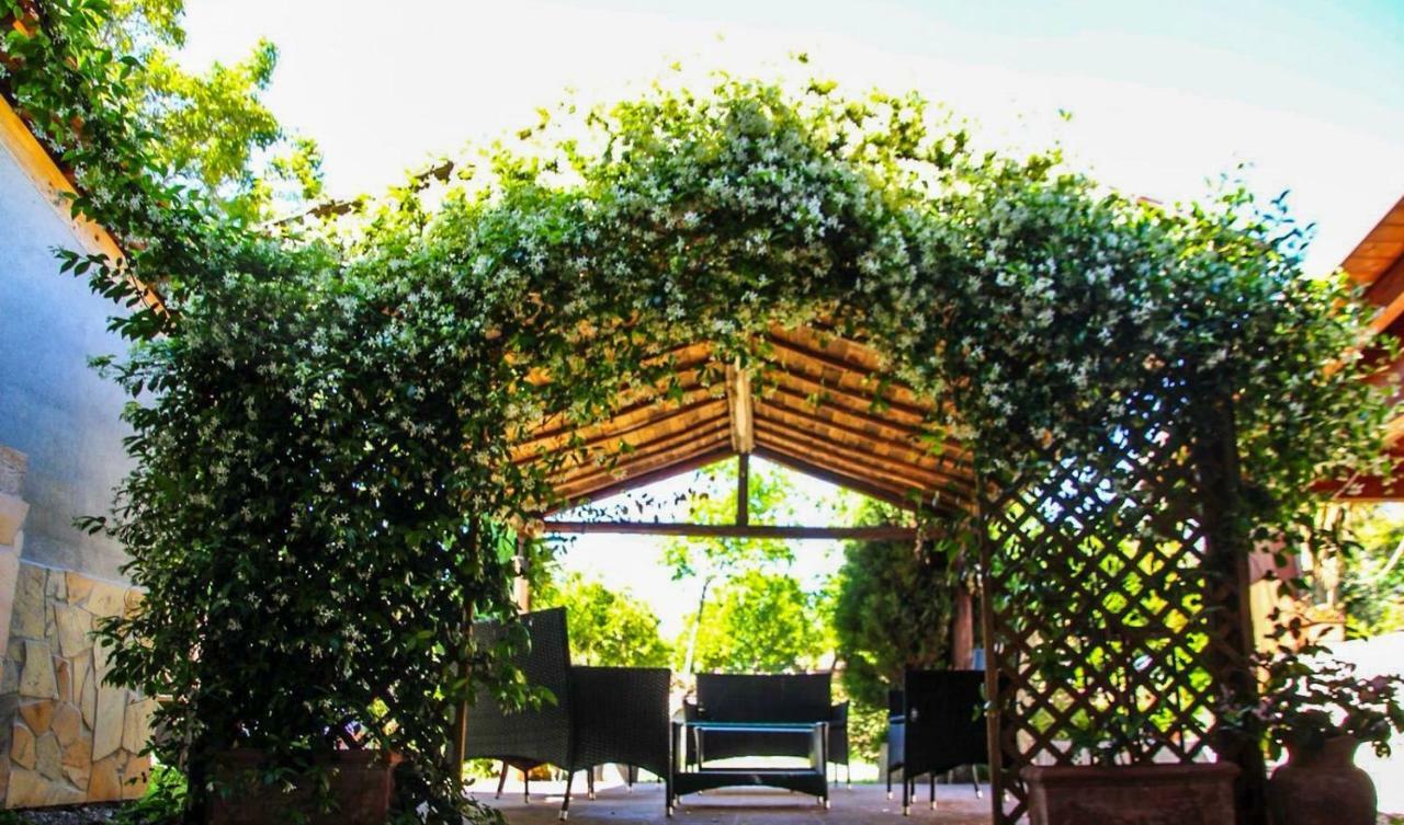 מרינה די ג'ויוסה איוניקה Country House Paola מראה חיצוני תמונה